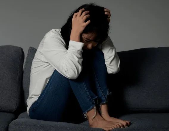 如果外阴白斑患者中断治疗后会有怎样的危害?